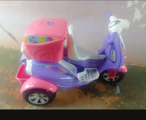 Triciclo de Passeio e Pedal para bebê Calesita moto uno Rosa