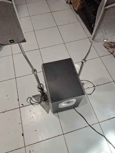 JBL Sub 200 + par de falantes JBL 