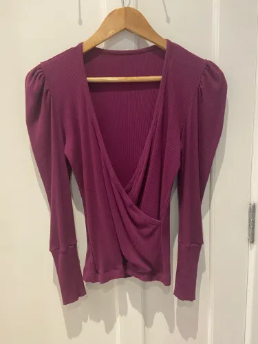 Blusa roxa manga longa 