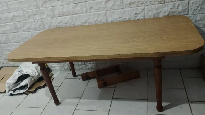 Mesa antiga de madeira 