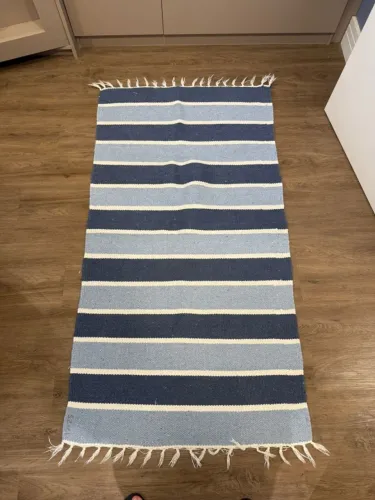 Tapete Passadeira Listrado Azul e Branco com Franjas