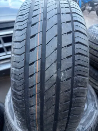 Pneus novos 235/45/19 Jeep