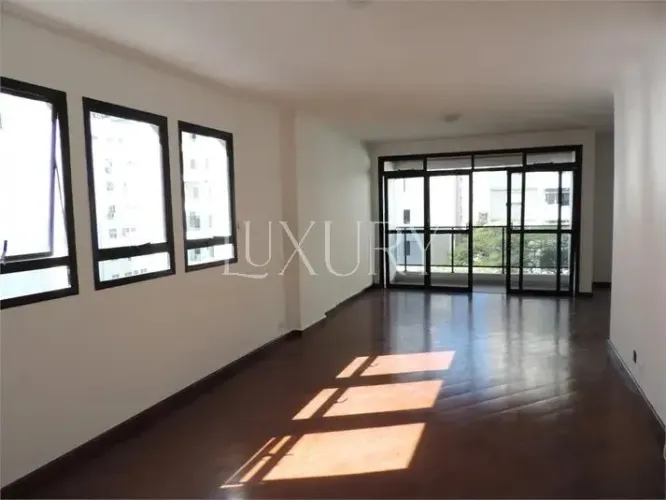 Apartamento com 190 m², 4 quartos sendo 2 suítes e 3 vagas para alugar no bairro Jardim Pa