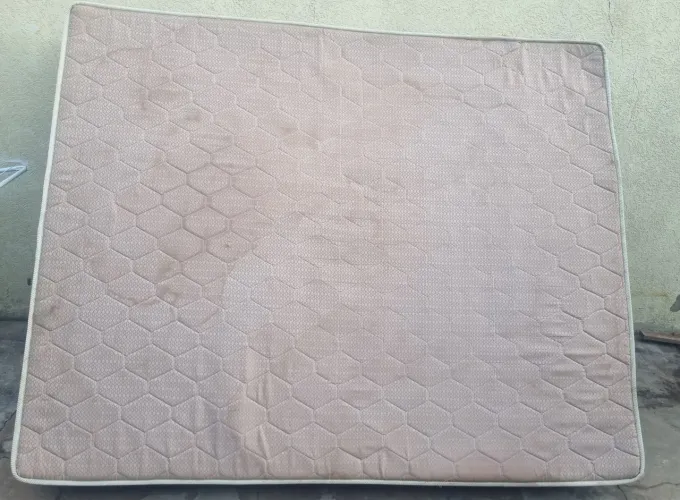 Colchão casal tamanho Queen espuma valor $200 reais