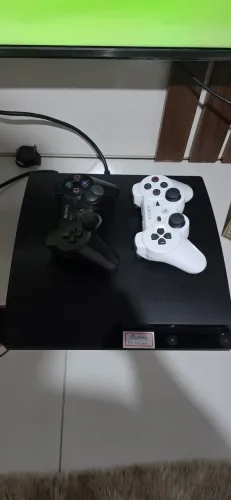 Plastation 3 desbloqueado com dois controles