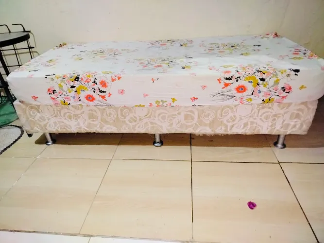 Vendo cama box solteiro