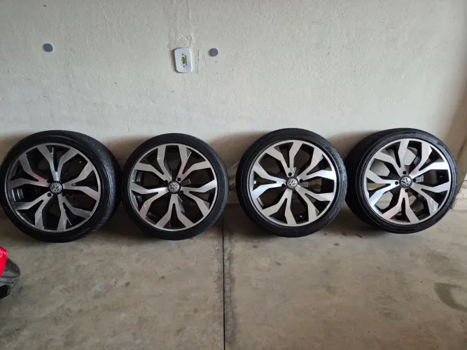 Rodas Aro 17 liga leve Diamantada, com pneus..