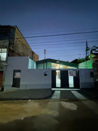 Vendo casa no bairro Flodoaldo pontes pinto a 400mts do shopping apta  a financiamento 