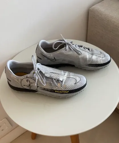 Chuteira Nike Phantom GT Society