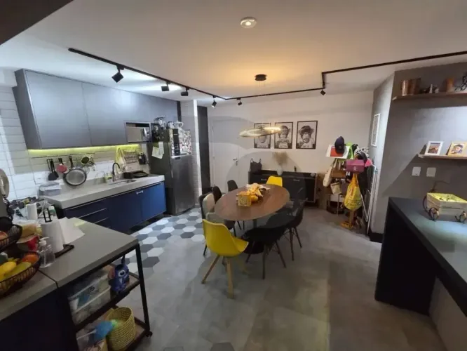 Apartamento no Clube Atalaia com Varanda, Suíte e Piscina Adulto e Infant