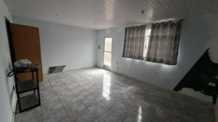 CASA COM 2 QUARTOS EM COLÉGIO