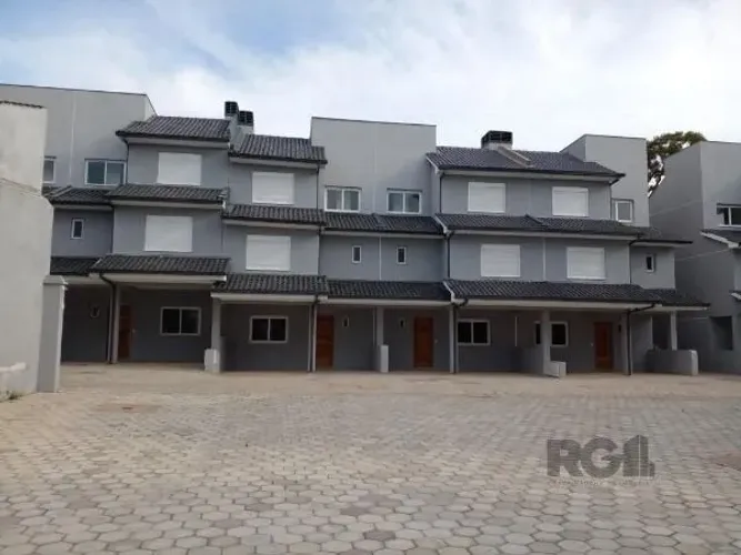 Casa Condominio em Porto Alegre, no bairro Tristeza, com 4 dormitório(s), e 4 ba