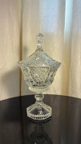 Bomboniere de Cristal com Pé e Tampa - Lapidação Clássica 28cm altura