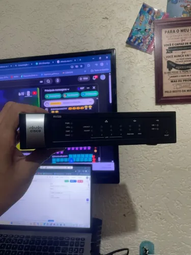 Roteador Empresarial Cisco RV320 Gigabit Dual WAN VPN (Apenas o Aparelho)