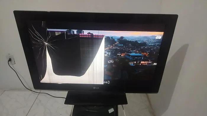 TV LG (Tela Trincada)