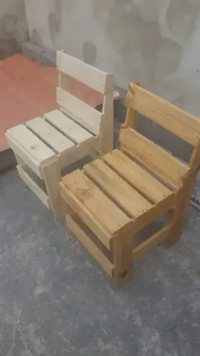 Cadeira Rústica em Madeira Maciça toda reforçada, colada, lixada e parafusada.