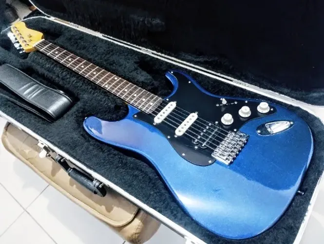Guitarra Strat Custom com HardCase