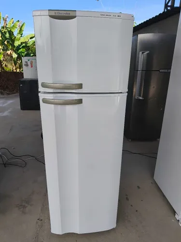 Geladeira Electrolux Cycle Defrost 260 Litros 