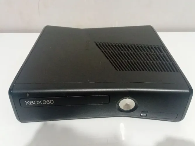 Vendo Xbox 360 conservado
