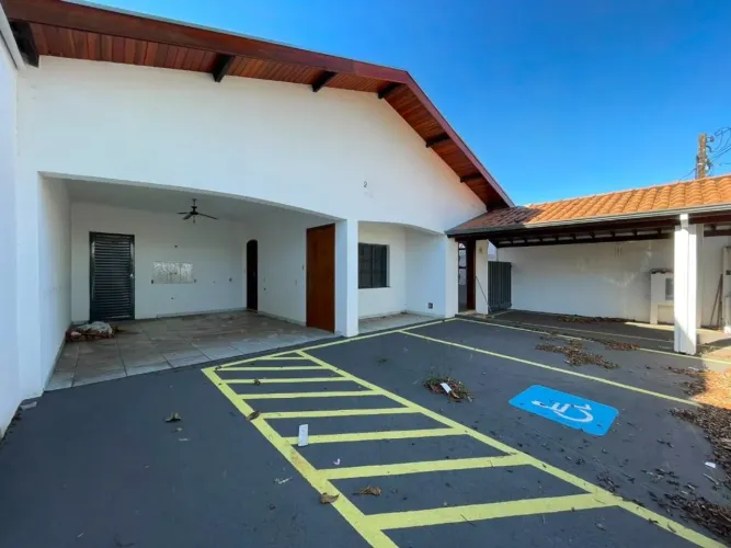 Casa com 3 dormitórios para alugar, 203 m² por R$ 5.762/mês - Jardim São José - Americana/