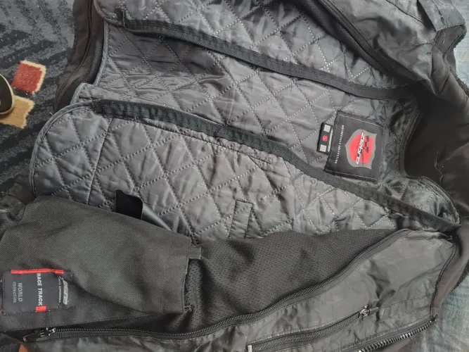 Conjunto motociclista zebra em ótima condições