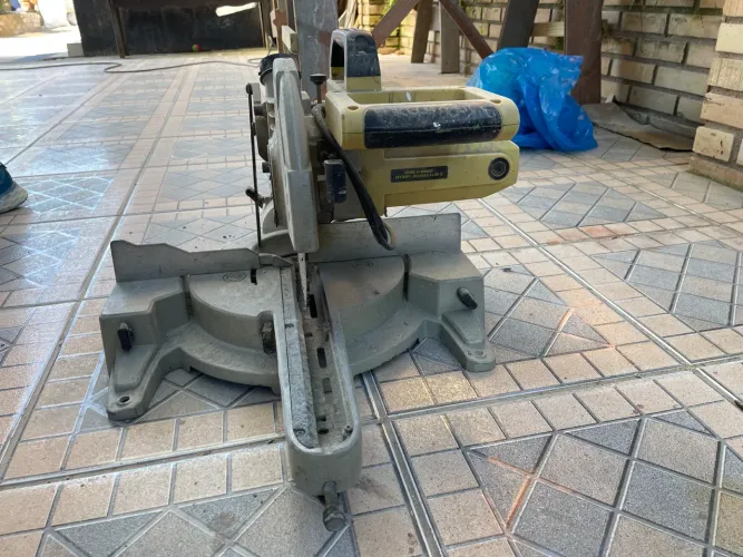 Serra de Esquadria Vonder SEV 1810T 10? 1800W - Funcionando