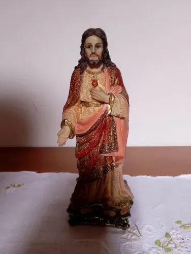 Estátua de Jesus Cristo Sagrado Coração. DE RESINA