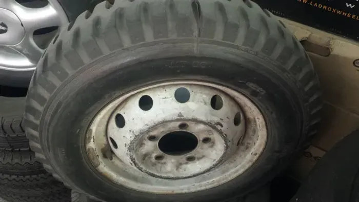 Roda de ferro aro 16 Lada Niva usadas jogo as 4 rodas originais