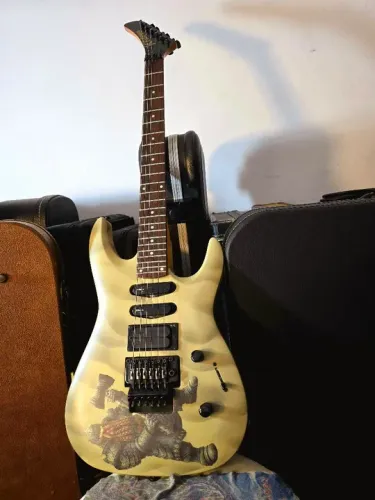 Kramer striker hss floyd rose super stratocaster