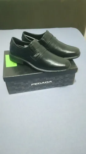 Sapato social novo na caixa da marca pegada 