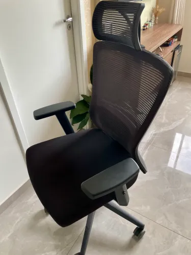 Cadeira de Escritório Comfy Plus, Base Giratória e Sistema Relax