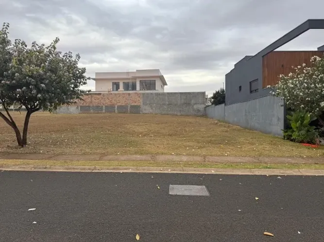 Lote no Condomínio Cyrela- Residencial Vitória 442,15 m2