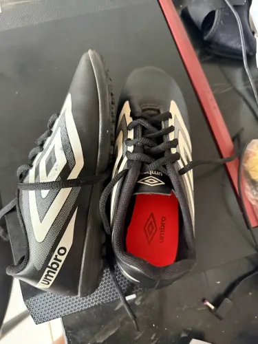 Chuteira umbro