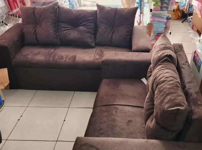 Sofá super confortável, ideal para sala de estar, apartamento, casa ou escritório.