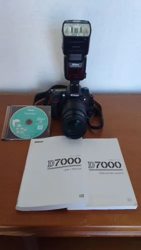 Nikon D7000 com Flash e Acessórios