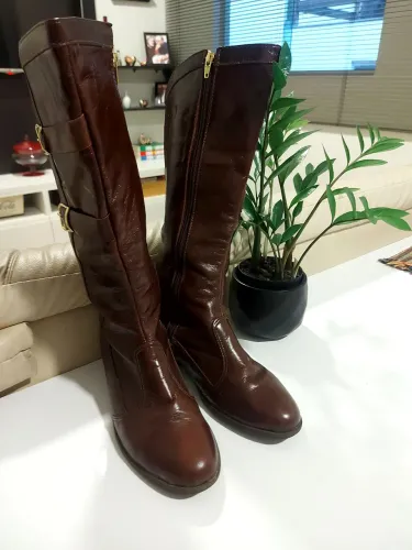BOTA COURO cano alto TAM 35/36 