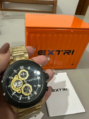 Relógio Extri com caixa 