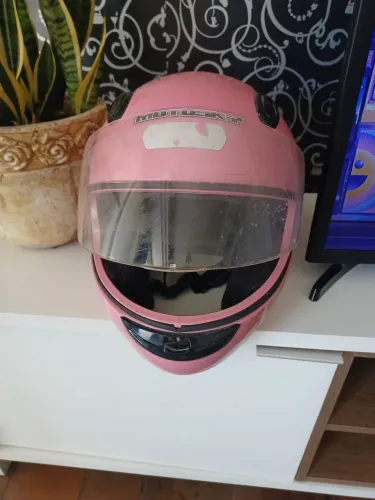 Capacete Rosa para Esportes Radicais