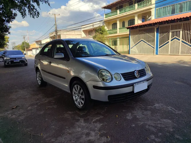 Volkswagen Polo Sedan 1.6 MI Total Flex 8V 4P 2005