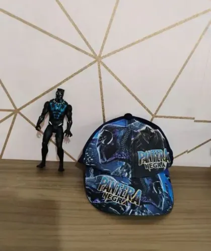 Boneco Pantera Negra e bone pantera negra $40,00 os 2