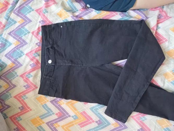 CALÇA PRETA JEANS SKINNY