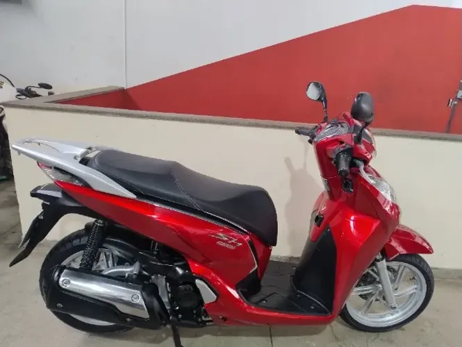 Sh 300i - 2017 - Linda moto
