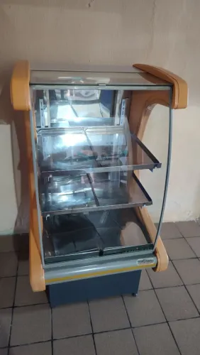 Estufa Elétrica para Lanches e Salgados Refrimate 600L Panorâmica - Conservação Impecável!