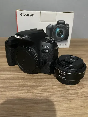 Vendo câmera cânon 77D com lente 40mm
