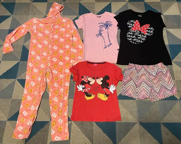 Lote de Pijamas e Roupas Infantis de 14 anos - 5 itens