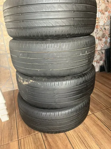 Conjunto de Pneus 205/55R16 - Usados
