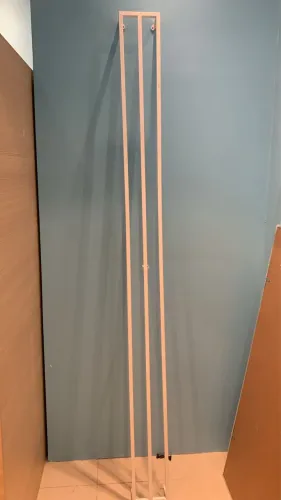 Suporte metálico vertical branco 
