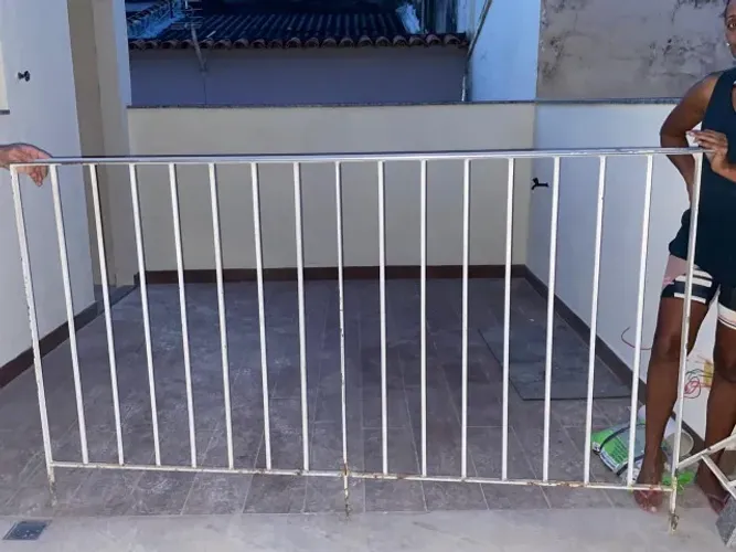 Grade de ferro, porta corpo usado