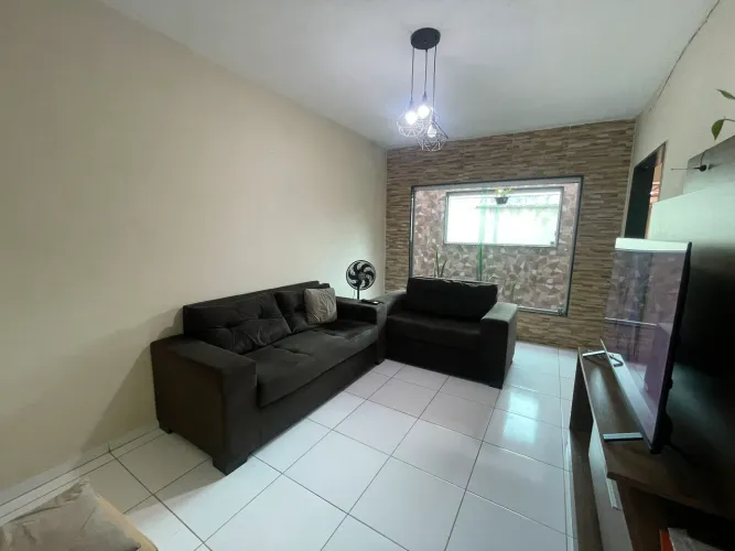 Casa localizada A 300 metros da lotérica da cohab II GARANHUNS-PE