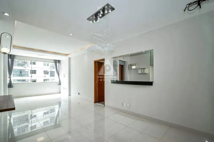 Apartamento em Copacabana: 3 Quartos, 1 Suíte e Possibilidade de Vaga de Garagem no Posto